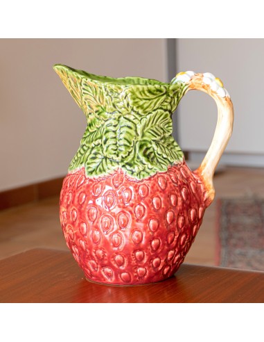 Grande carafe en barbotine fraise votre